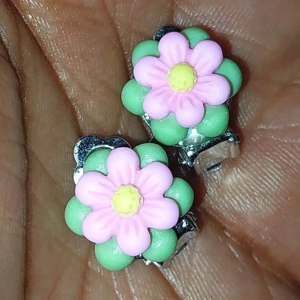 Beautiful girls floral print clip-on earrings for kids - Picture 2 of 4